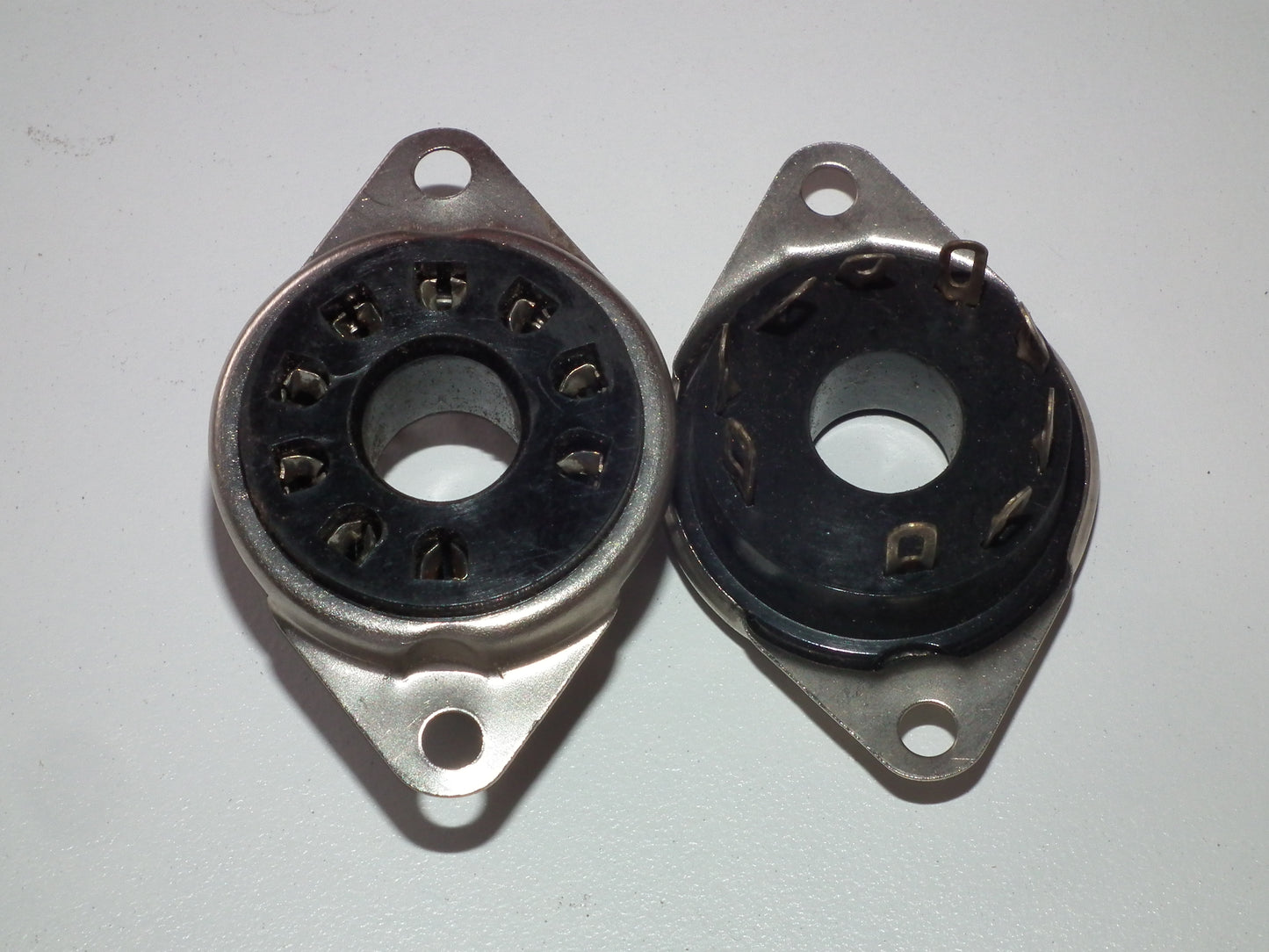 TWO VINTAGE NOS MAGNOVAL Black BAKELITE Sockets Valve Base PL519 40KG6 EL519