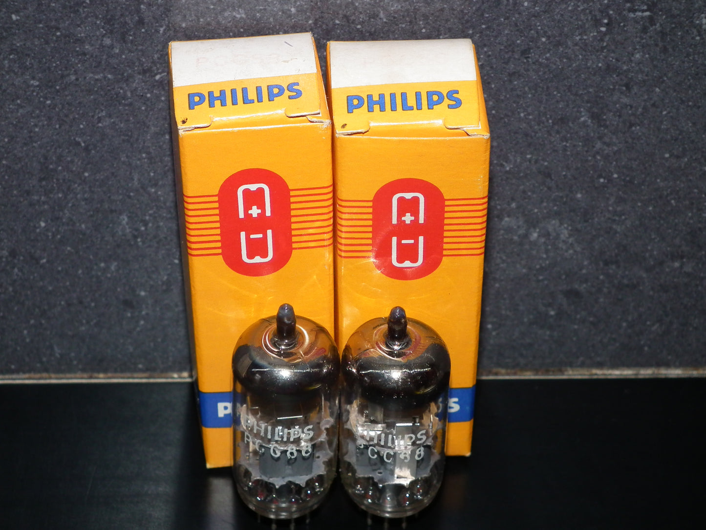 PCC88 Philips 7DJ8 Platinum Matched Pair Dual Stage Getter 60s EI