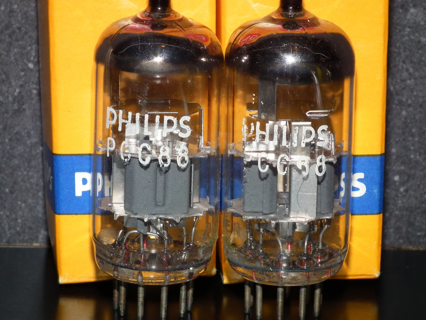 PCC88 Philips 7DJ8 Platinum Matched Pair Dual Stage Getter 60s EI