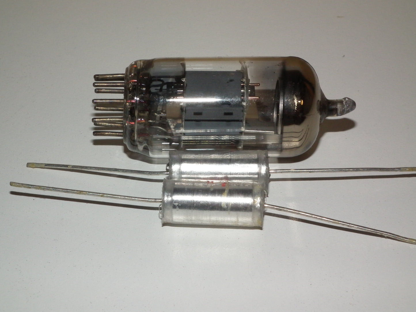 Two vintage NOS Polystyrene Capacitors 8200pFd / 630V Hi End Caps