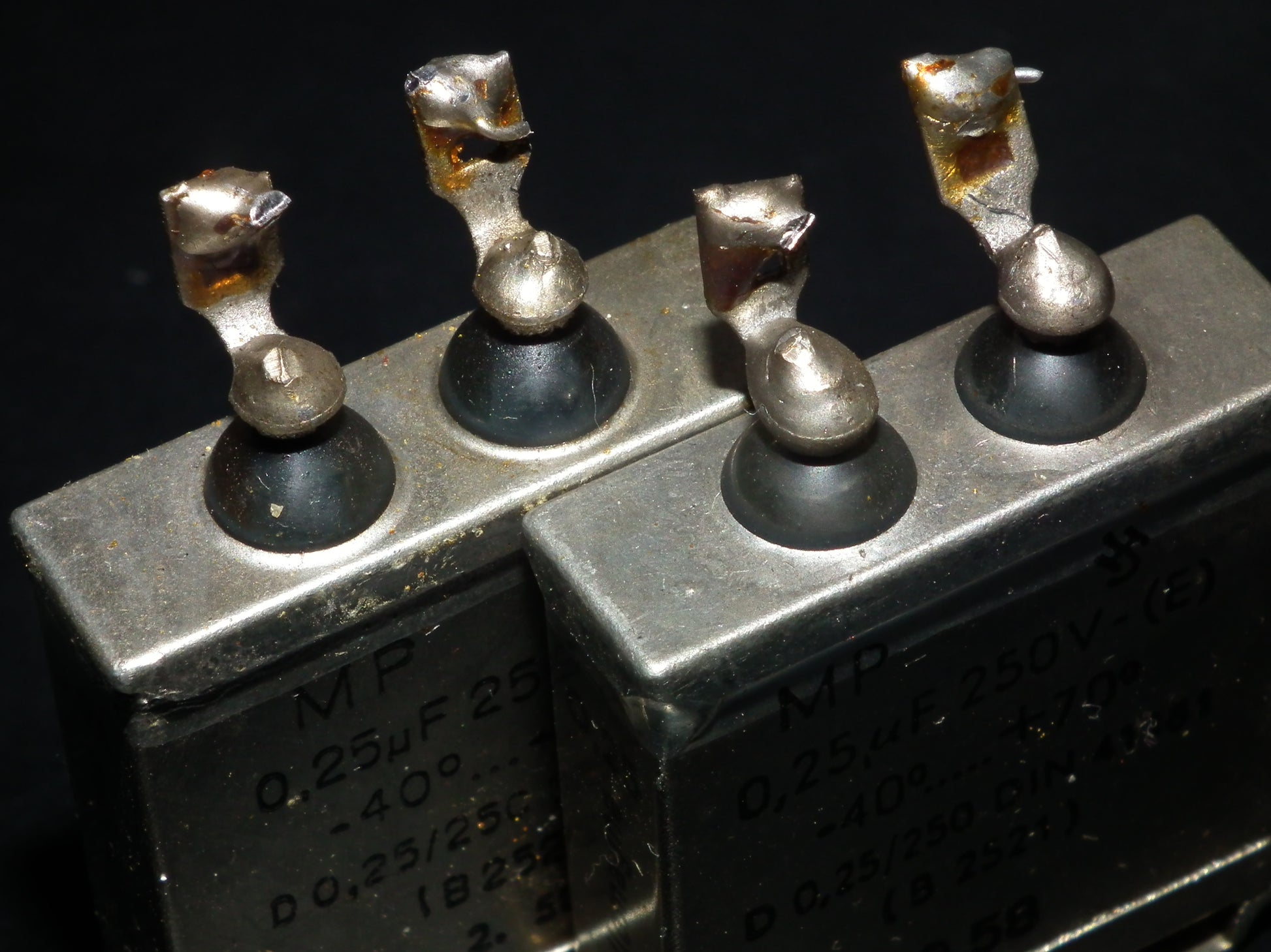 25 Condensatori Audio MBM Carta-in-Olio – 0.1uF 160V, 100nF, Alluminio, Assiali, Ucraini