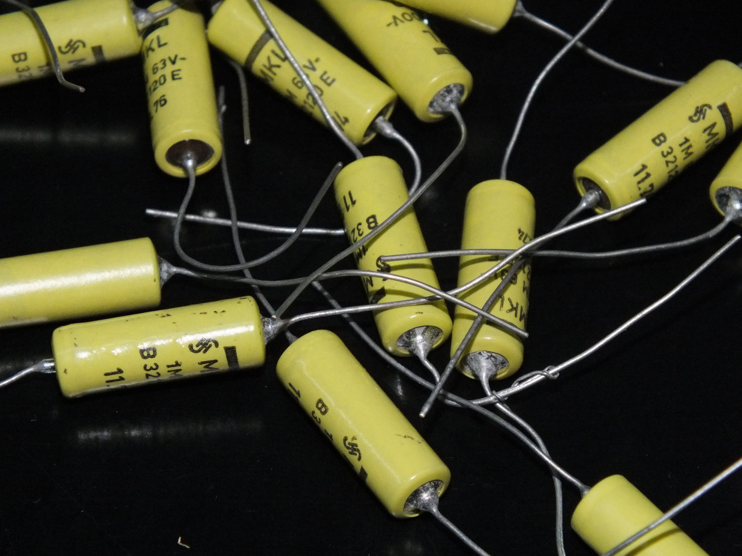 Two 2 Pcs NOS vintage Siemens MKL Capacitors 1mfd 63V Klangfilm West Germany 1u