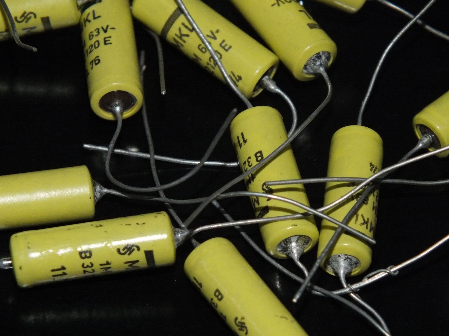 Two 2 Pcs NOS vintage Siemens MKL Capacitors 1mfd 63V Klangfilm West Germany 1u