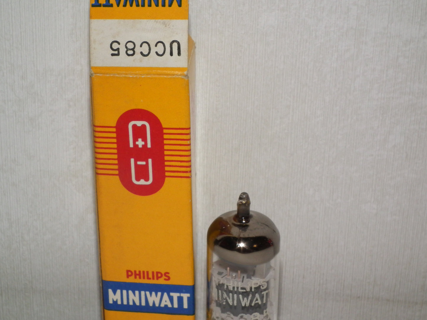 One tube (1pcs) UCC85 Philips NOS NIB Old type early 60s
