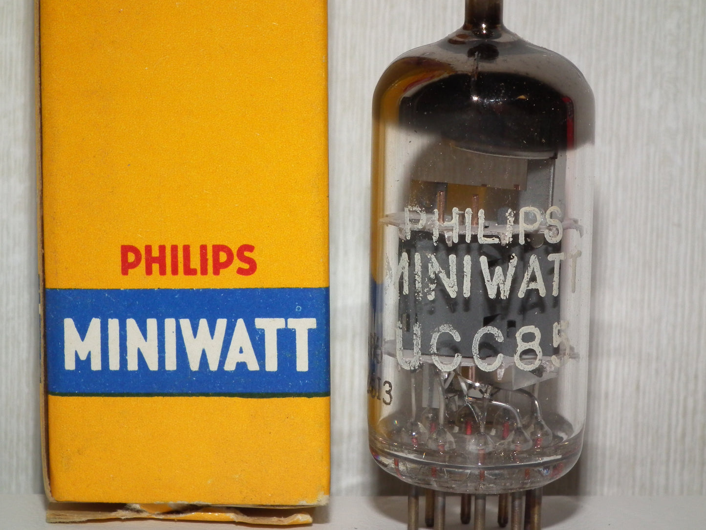 One tube (1pcs) UCC85 Philips NOS NIB Old type early 60s