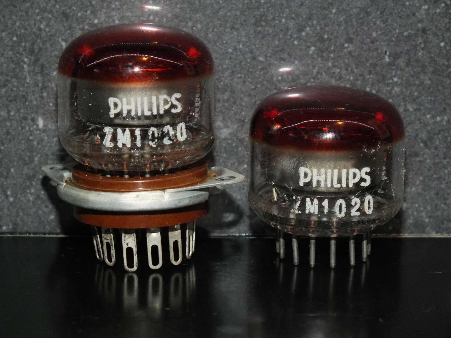 ZM1020 Philips Red Nixie Tube (2 PCs) + Socket