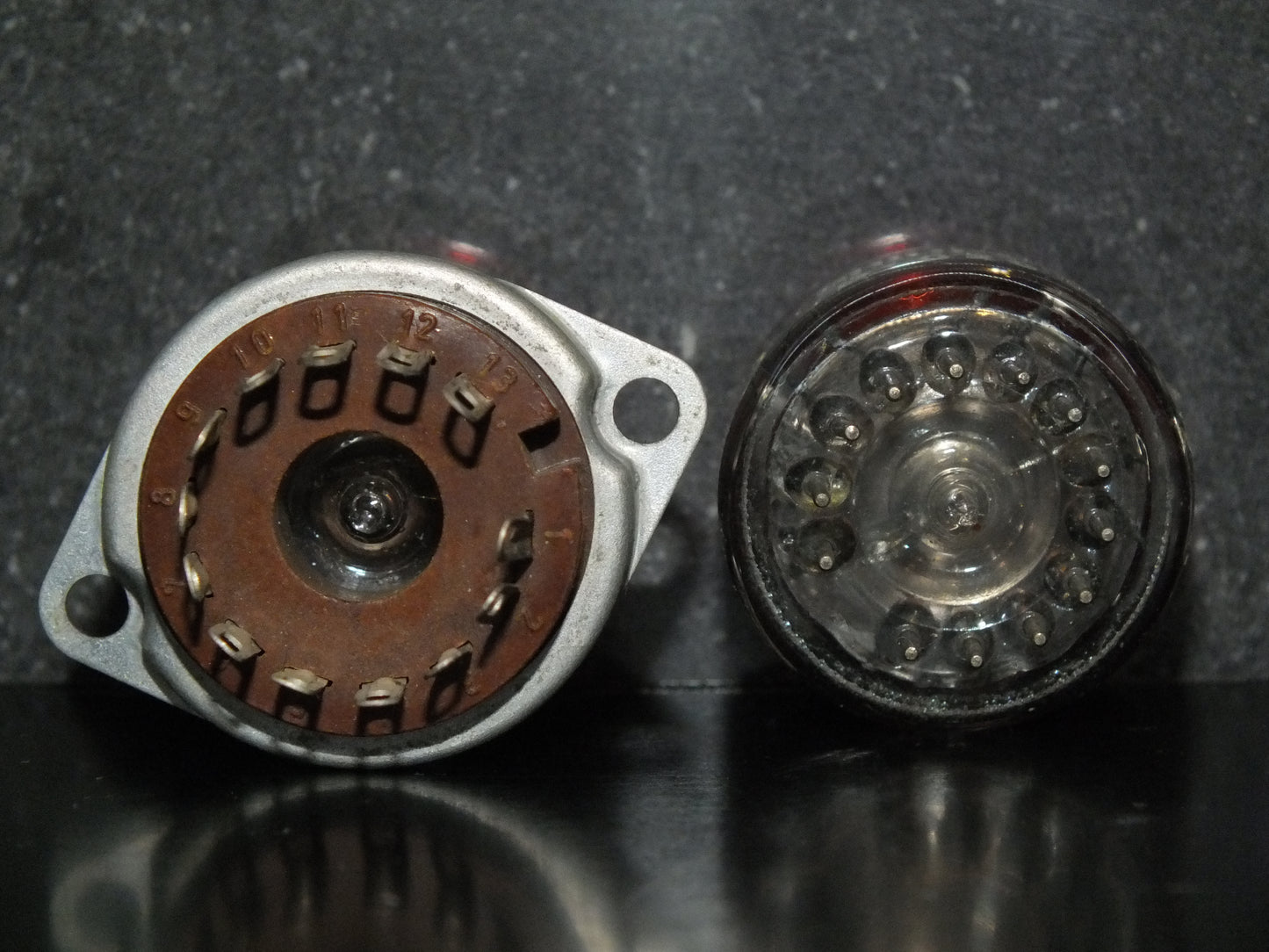 ZM1020 Philips Red Nixie Tube (2 PCs) + Socket