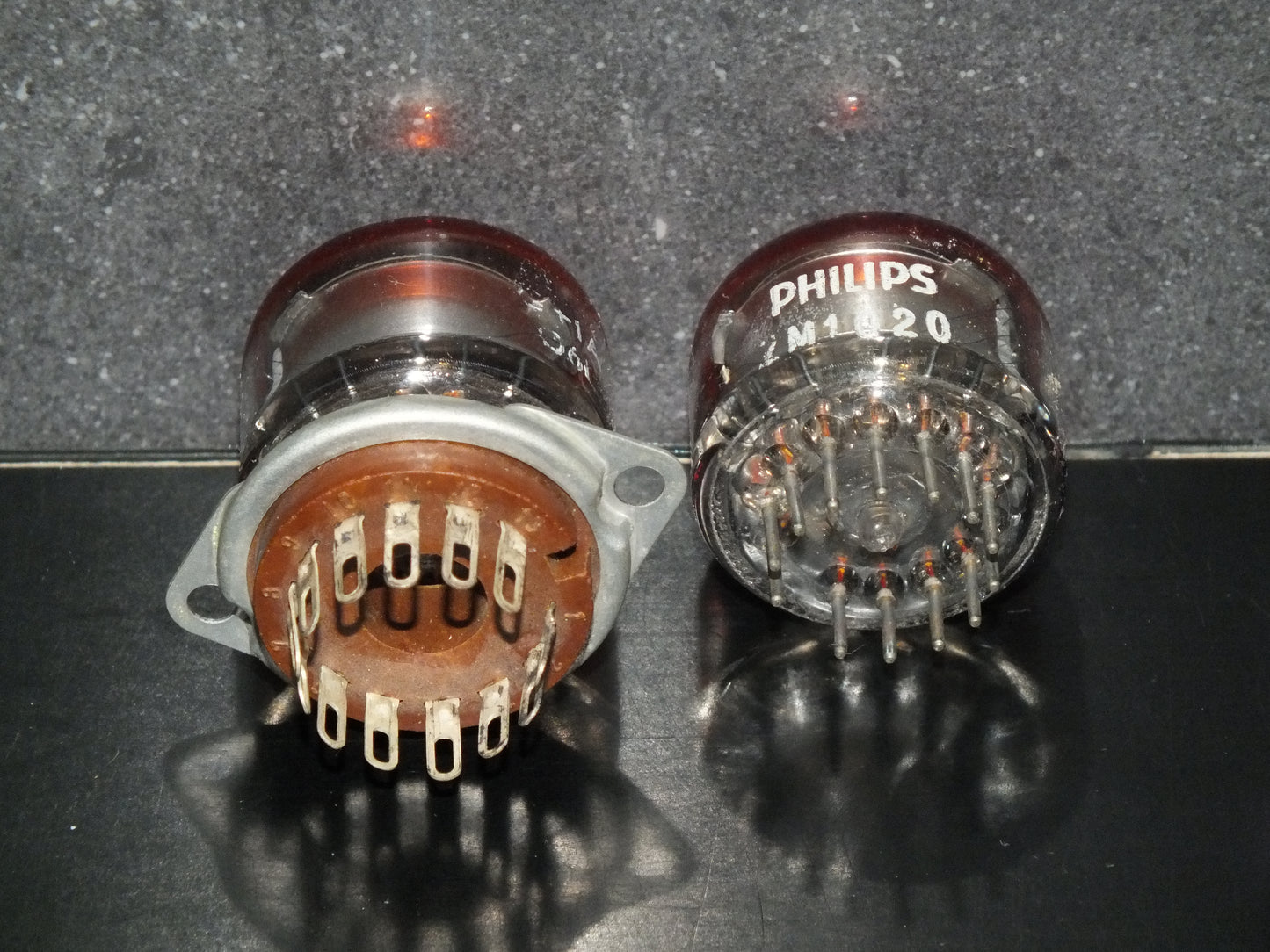 ZM1020 Philips Red Nixie Tube (2 PCs) + Socket