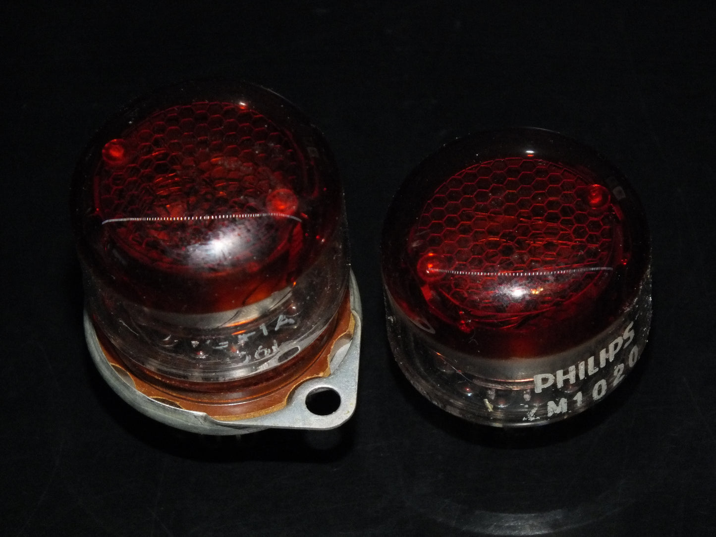 ZM1020 Philips Red Nixie Tube (2 PCs) + Socket