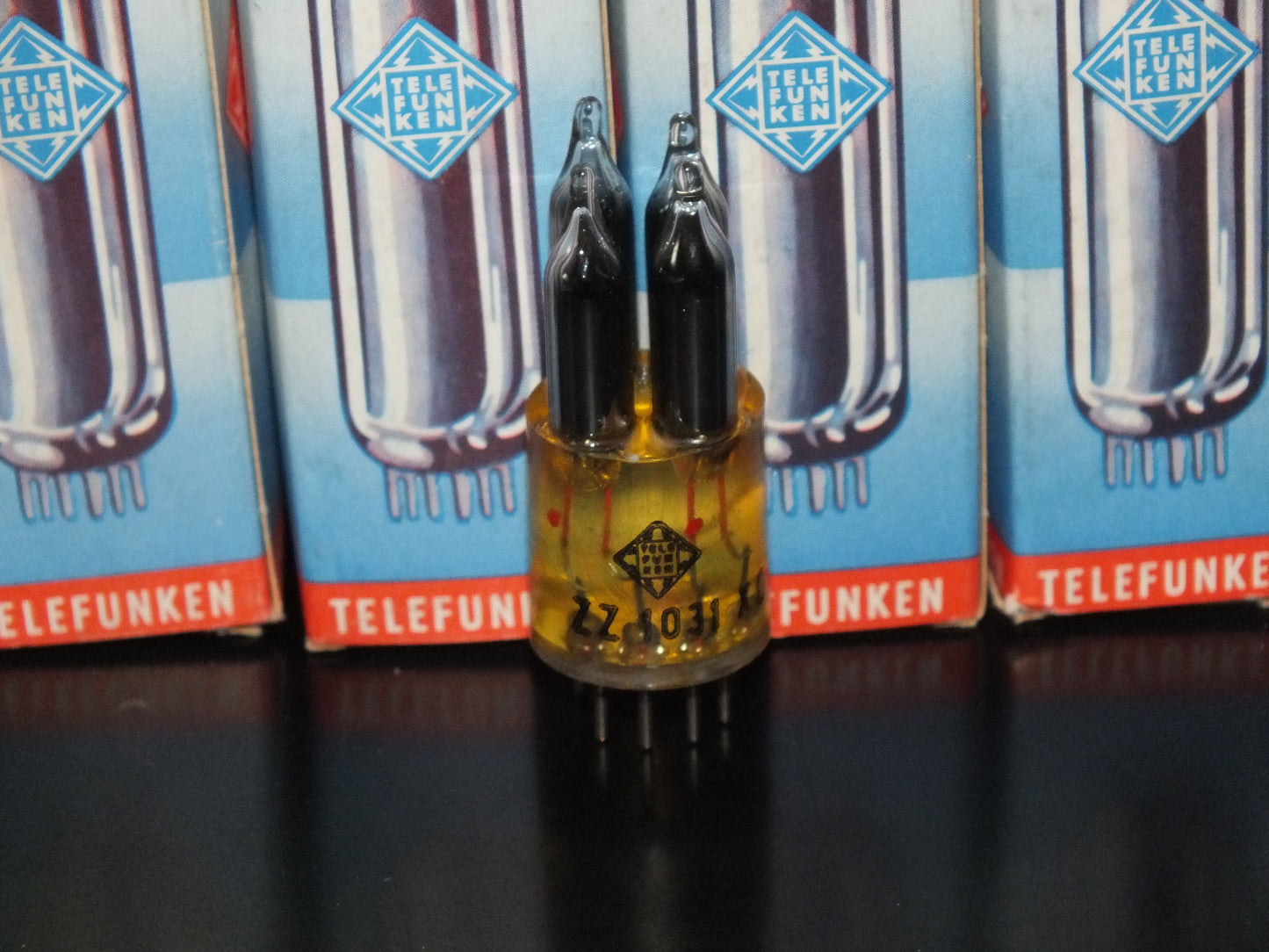 ZZ1031 Telefunken NOS NIB stablilisator tube Diamond Bottom