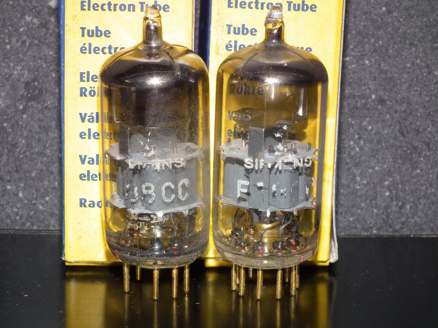 Matched Pair Siemens E88CC/6922 A-Frame Getter Germany Gold Pin 1972 Matched Pair Siemens E88CC/6922 A-Frame Getter Germany Gold Pin 1972