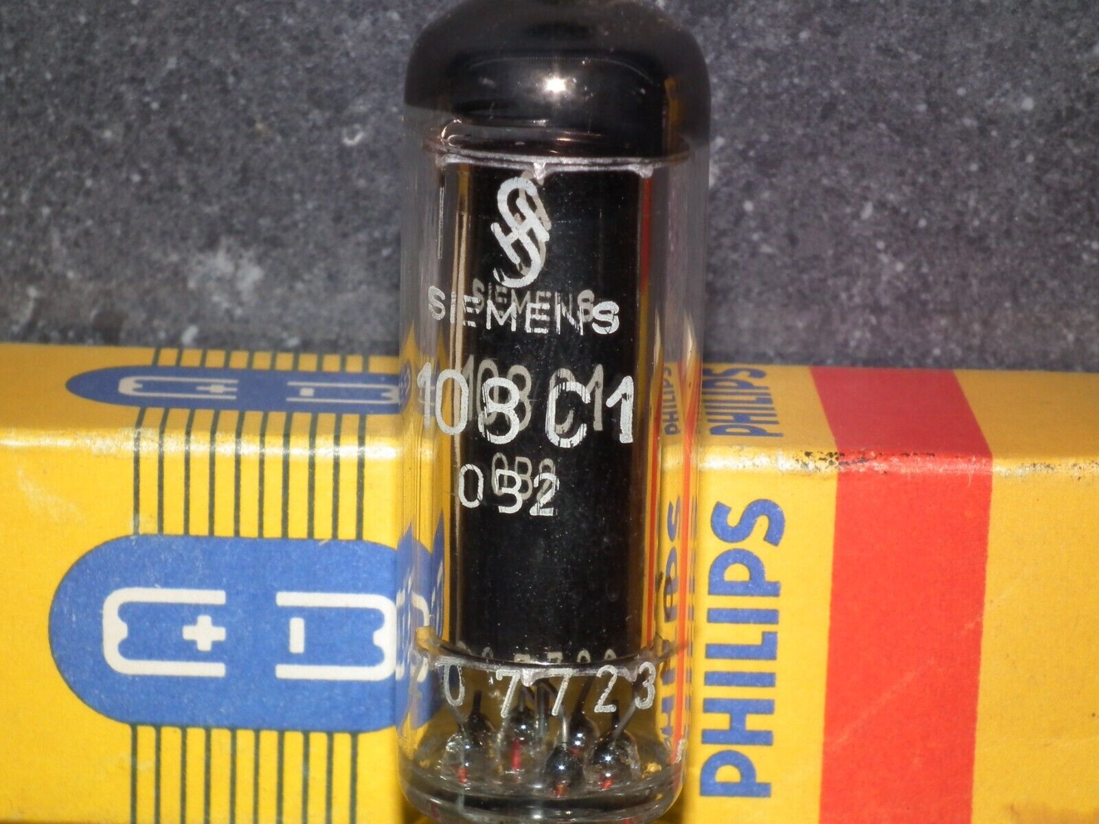 108C1 Mullard NOS NIB rebranded Philips 0B2 OB2 STV108/30 Voltage Regu ...