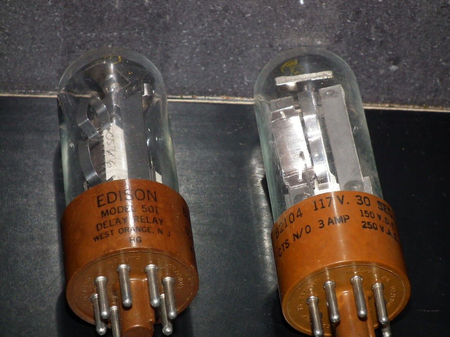 One (1 pcs) Edison 501 Delay relay Brown base As is!