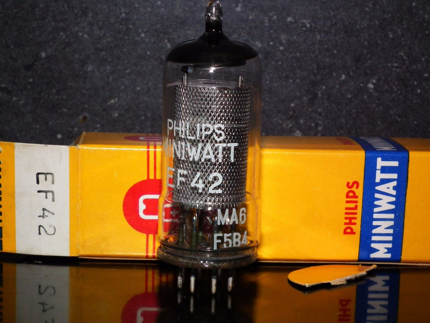 EF42 Philips Miniwatt NOS Tube in original box