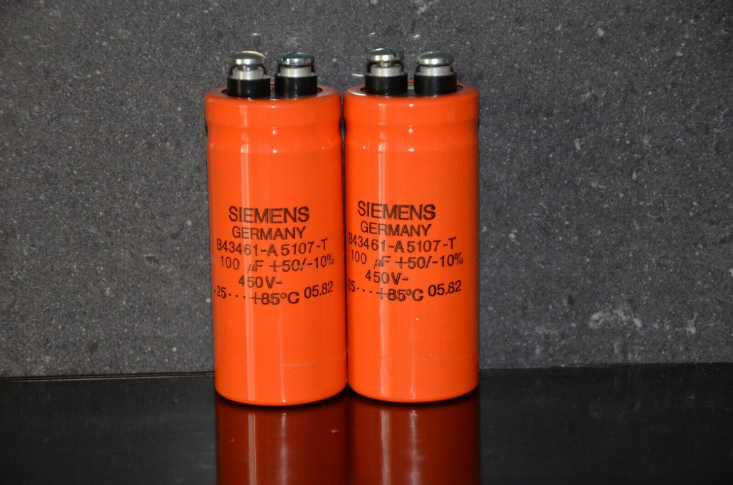 Two vintage NOS electrolytic capacitors 100uF 450V Siemens Germany (screw term.)