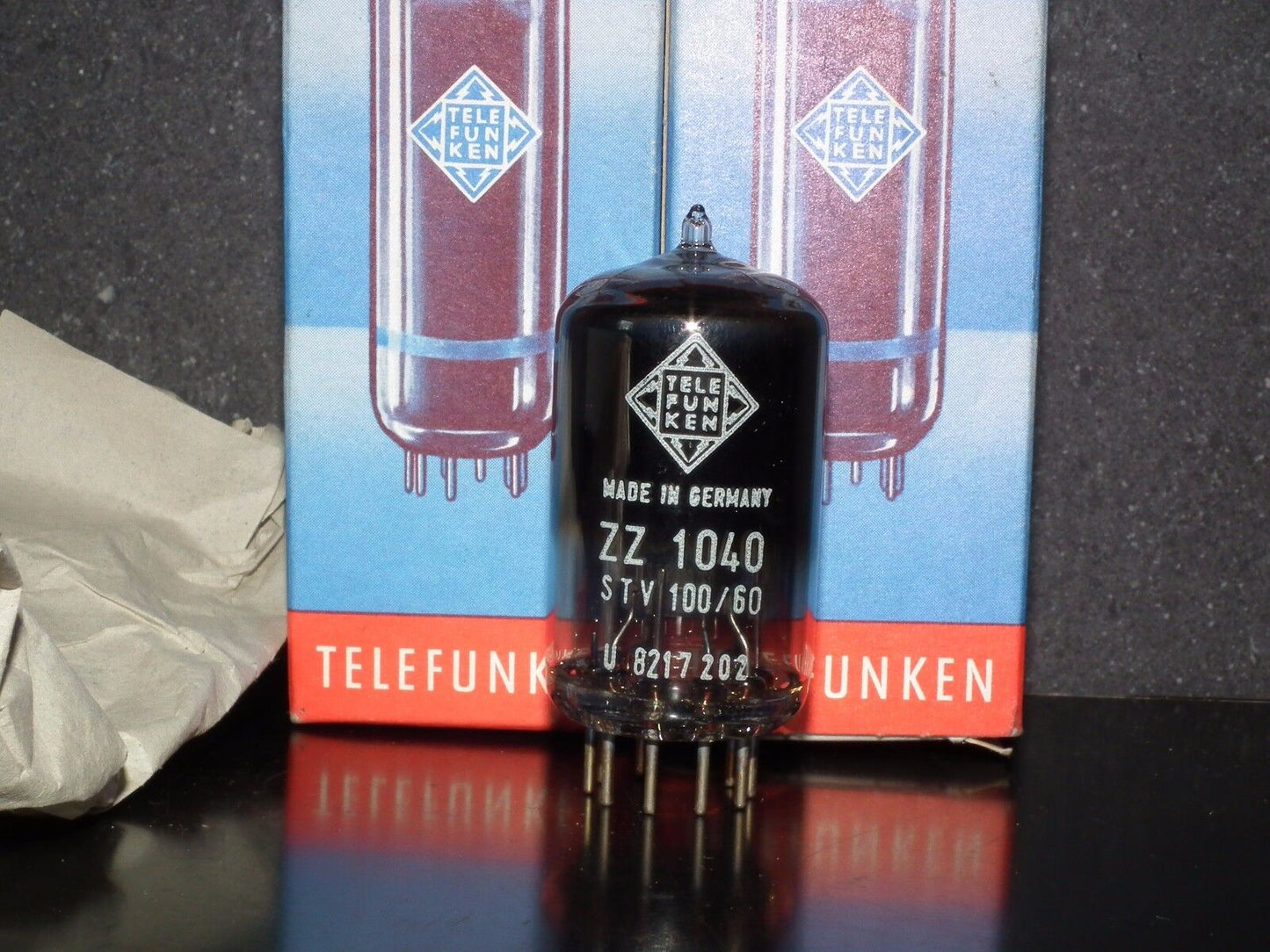 ZZ1040 Telefunken NOS STV100/60 stablilisator tube Diamond Bottom NOS NIB