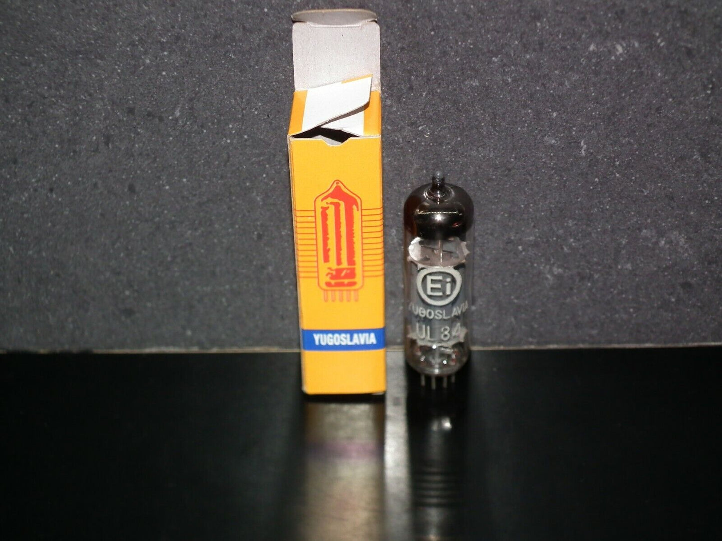 UL84 45B5 N119 EI Philips NOS NIB tube audio pentode