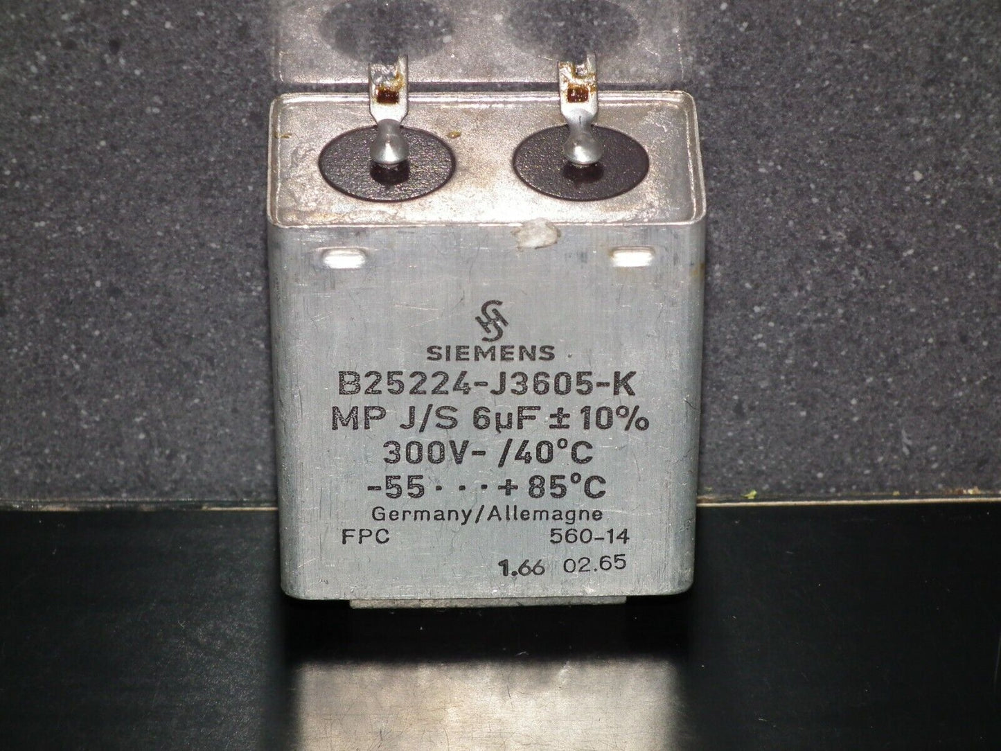 One vintage Siemens PIO capacitor 6 uF / 300V Klangfilm tube audio West Germany