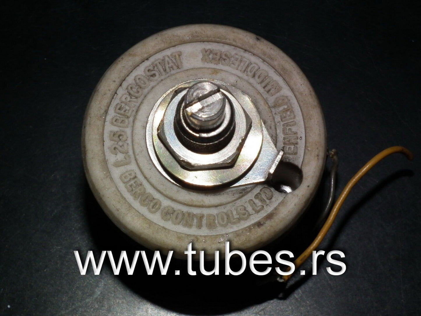 Berco Controls vintage potentiometer 2K5 Locking Shaft