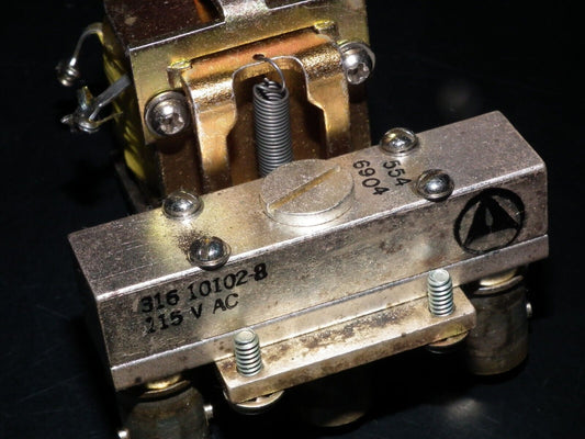 Amphenol 316-10102-8 - SPDT RF Coaxial Relay BNC Connectors  115VAC Used Tested