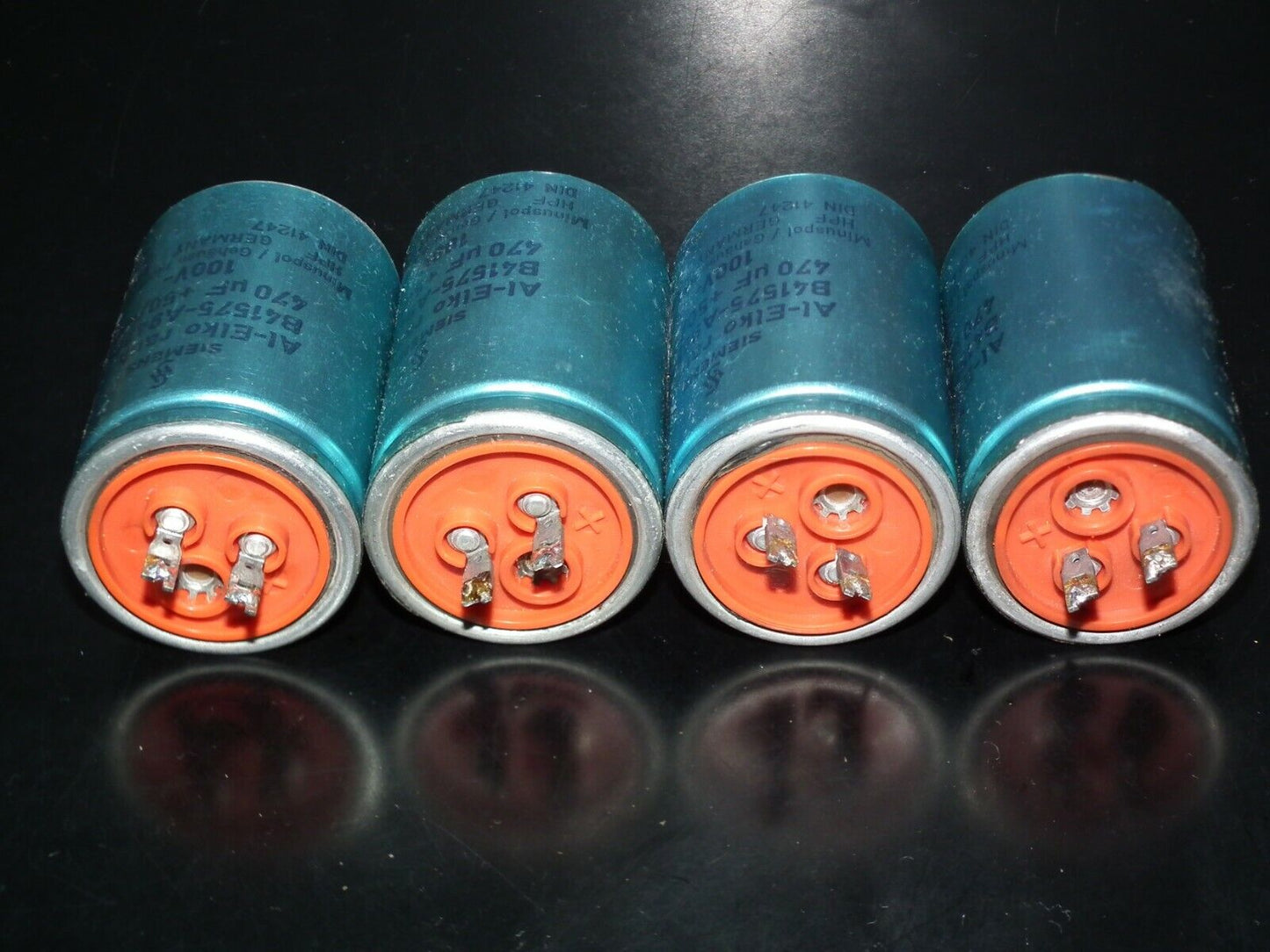 One vintage Siemens capacitor 470u 100V 470mfd Elko Rauh Made in West Germany 70