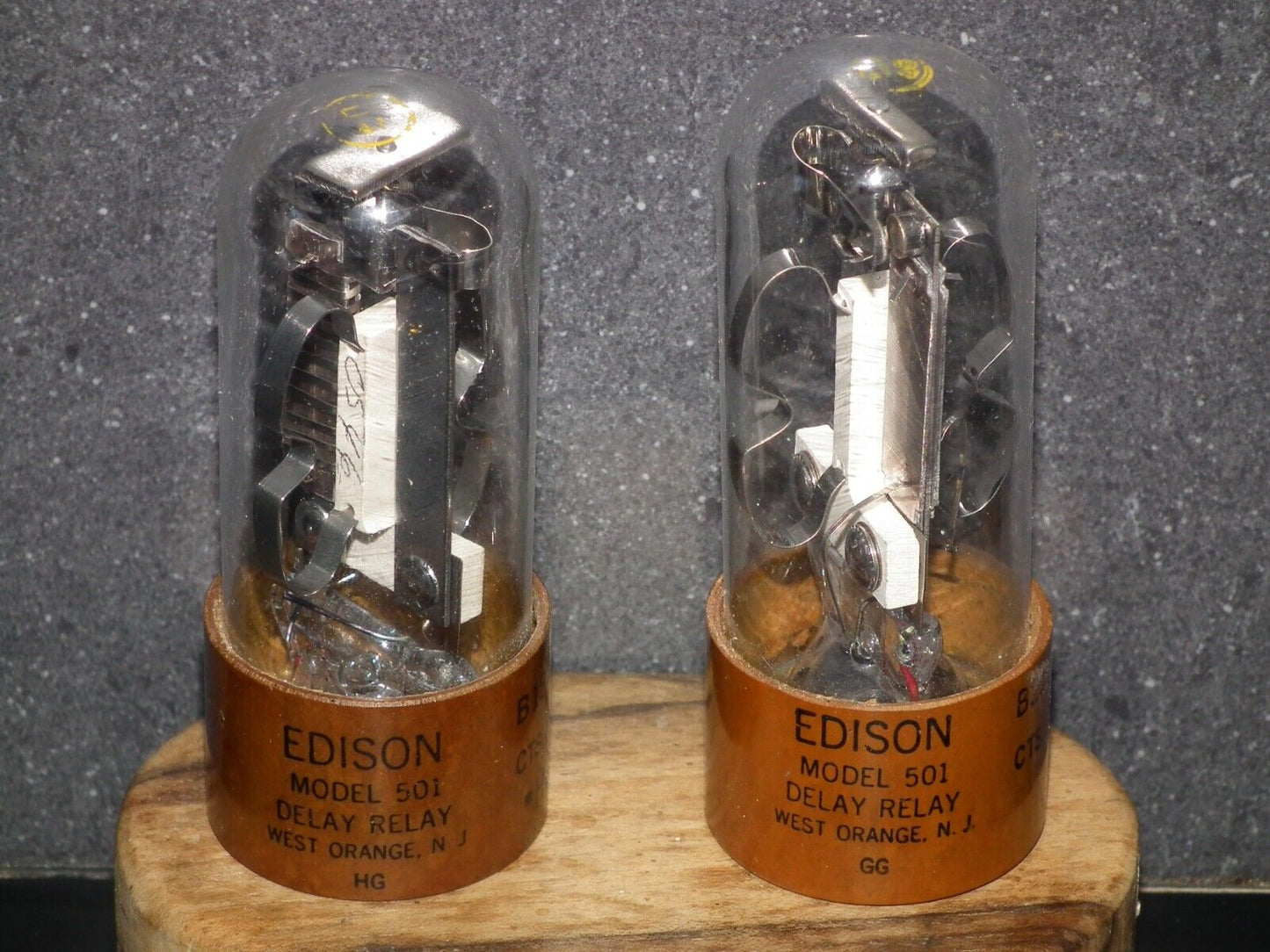 One (1 pcs) Edison 501 Delay relay Brown base As is!