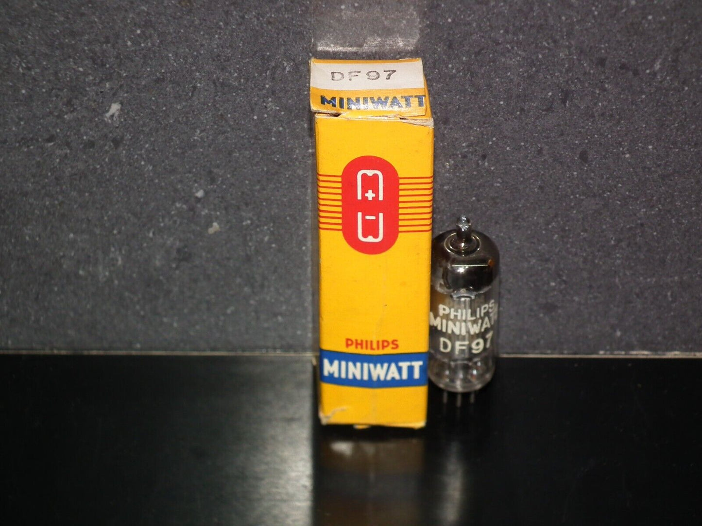 One (1 pcs) DF97 Philips NOS NIB Square Getter