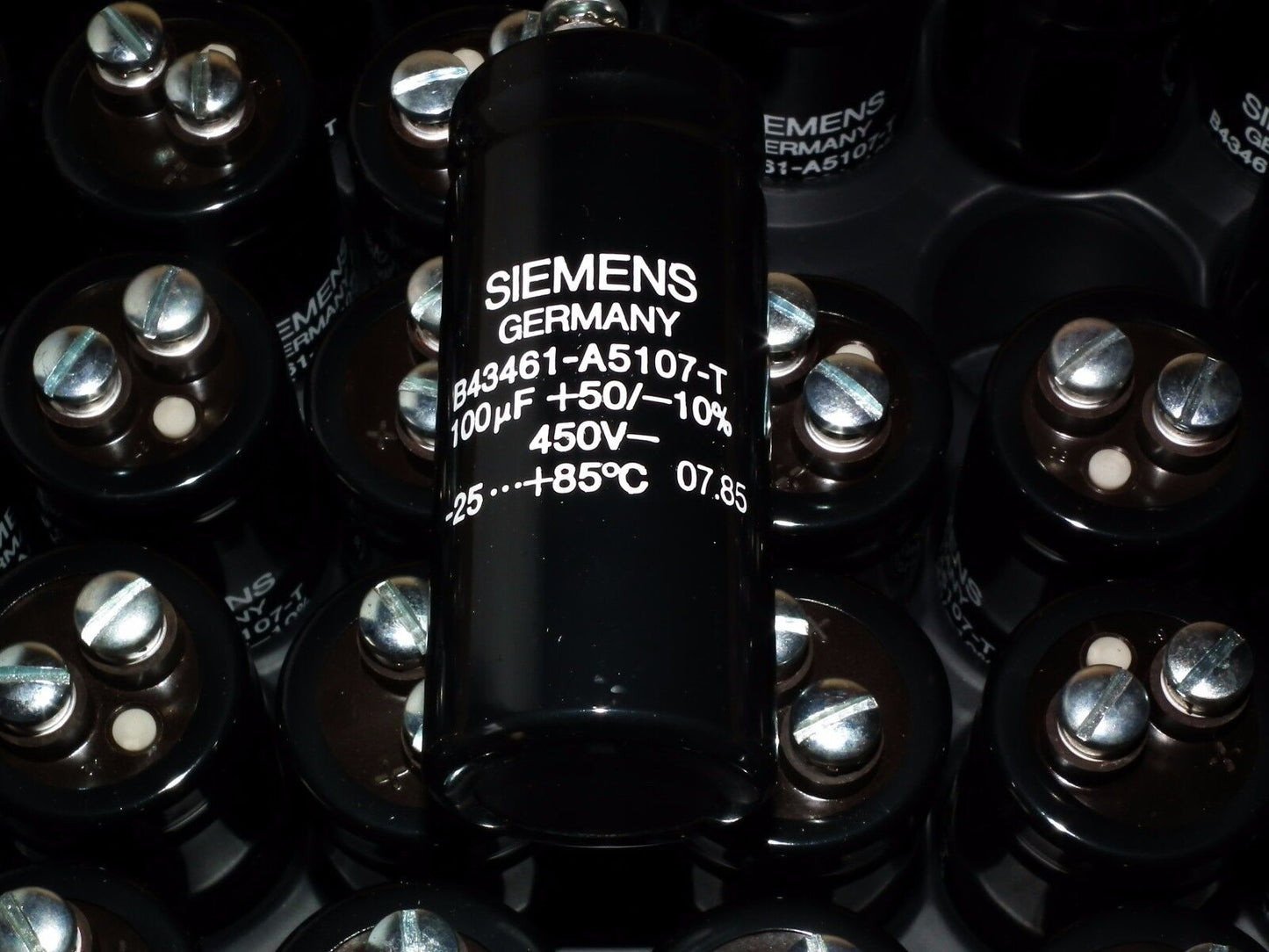 Ten pcs (10) Siemens NOS electrolytic capacitors 100uF 450V West Germany 80s