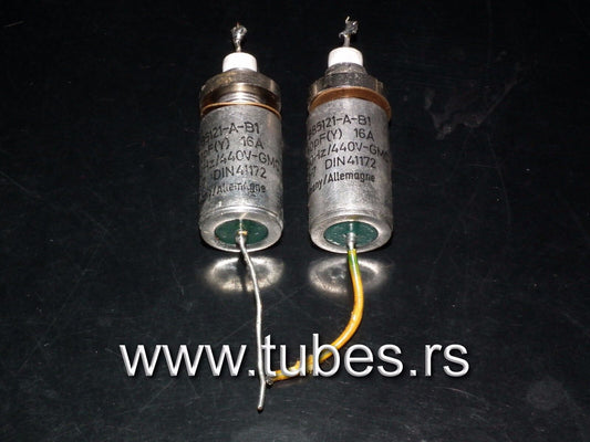 Two vintage Siemens feed through capacitors 1250 pF 250V / 400V 16A W. Germany