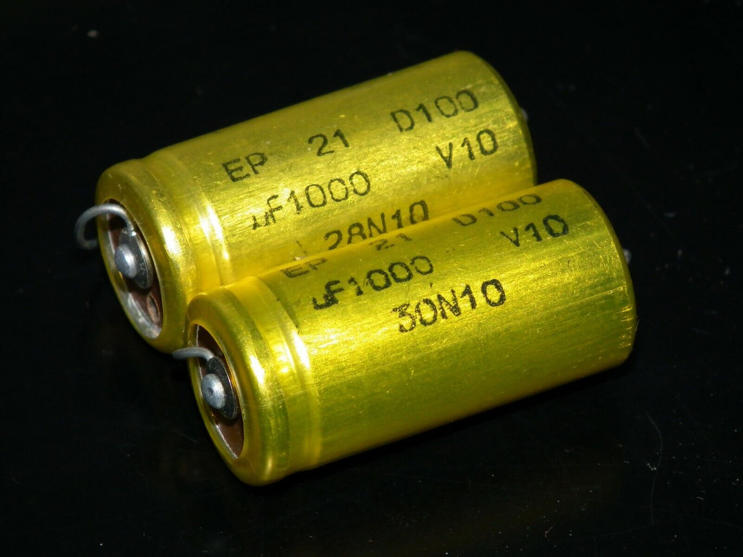 Two vintage ICAR Italy electrolytic capacitors 1000uF / 10V 60s 1000mfd