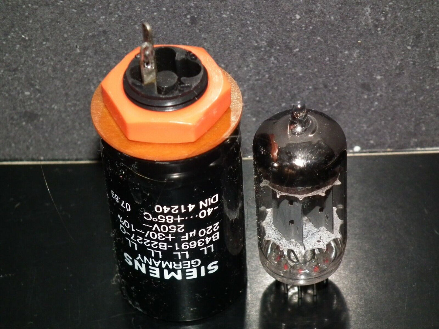 Vintage electrolytic capacitor 220uF 250V Siemens West Germany 1989 Long Life