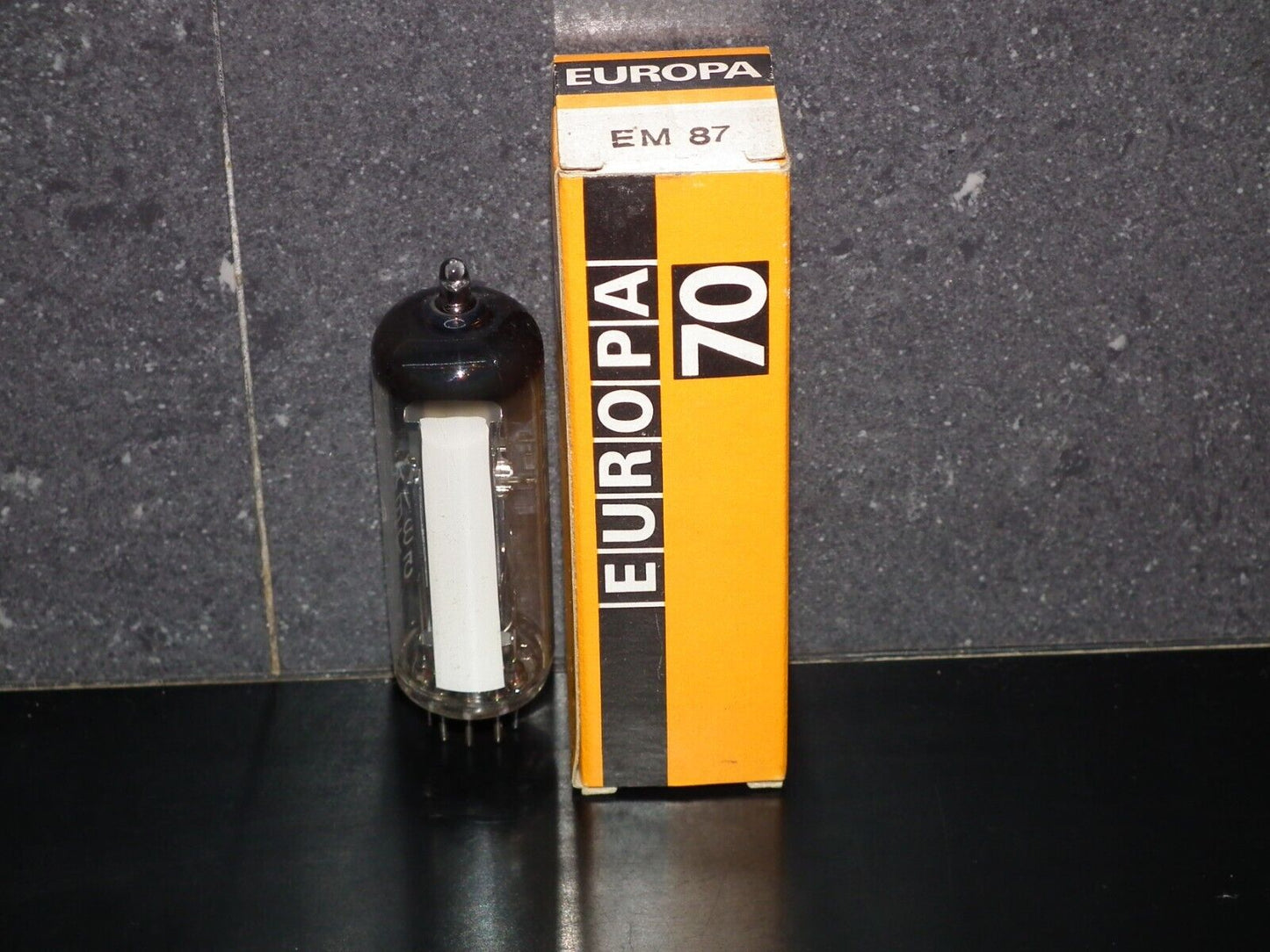 EM87 Valvo Hamburg Germany tuning eye tube Indicator NOS NIB EUROPA70