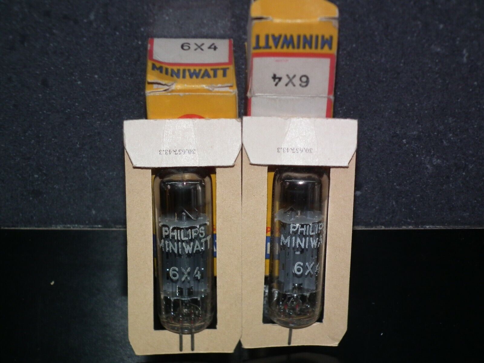 ECH83 / 6DS8 Röhren PHILIPS - VALVO - NEU und OVP - NOS - ECH 83 ECH83 / 6DS8 Röhren PHILIPS - VALVO - NEU und OVP - NOS - ECH 83
