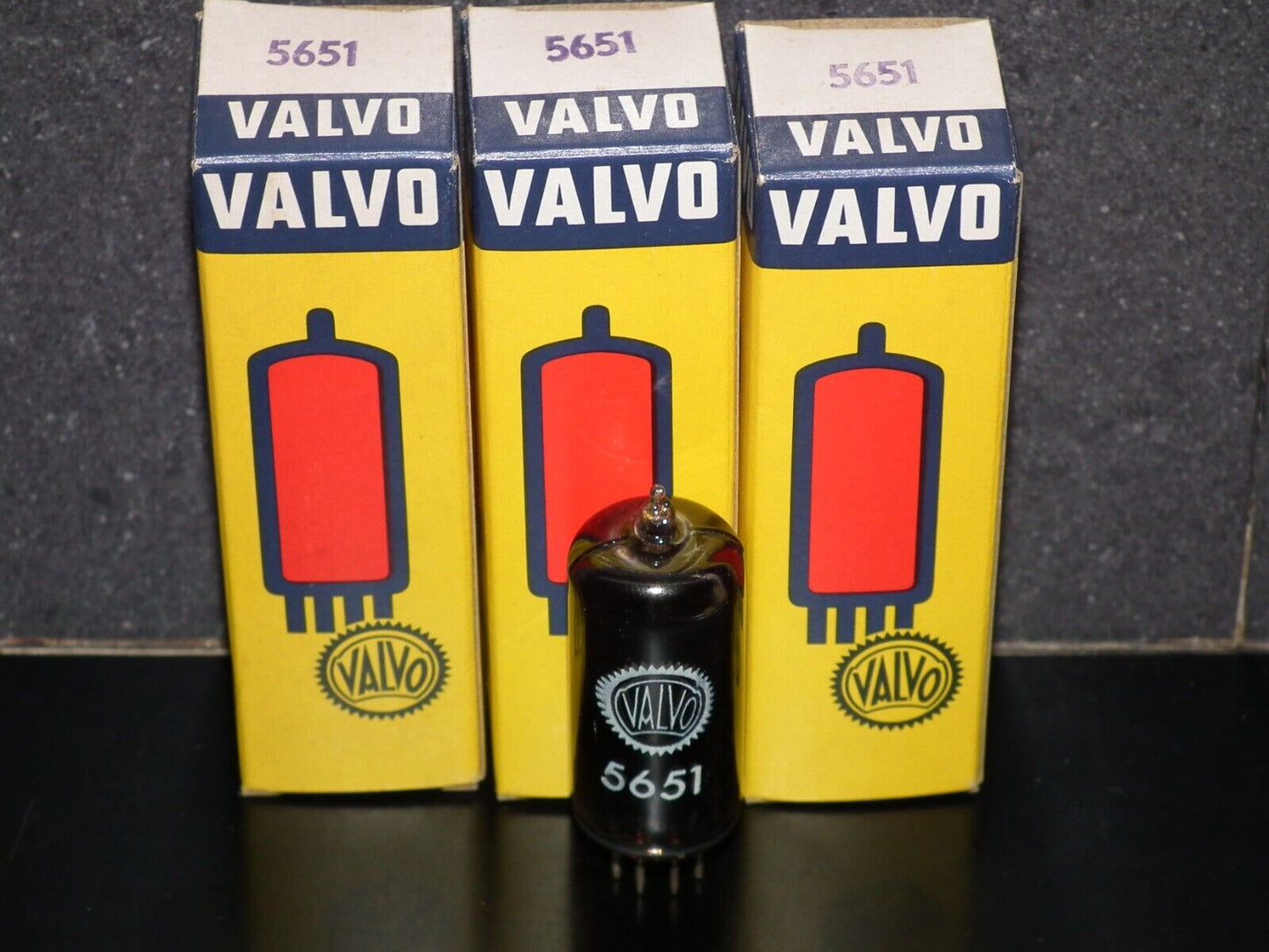 5651 Valvo (STV85/10) NOS in original box