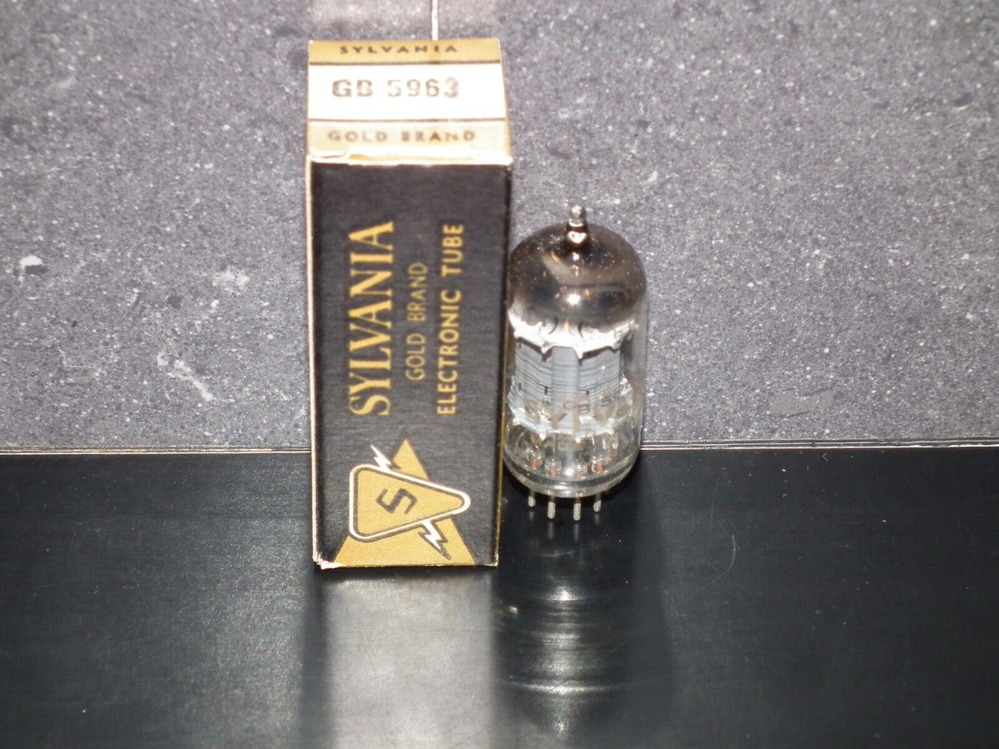 One (1 pcs) 5963 Sylvania Gold 12AU7 ECC82 NOS NIB Long Box Plates Square Getter