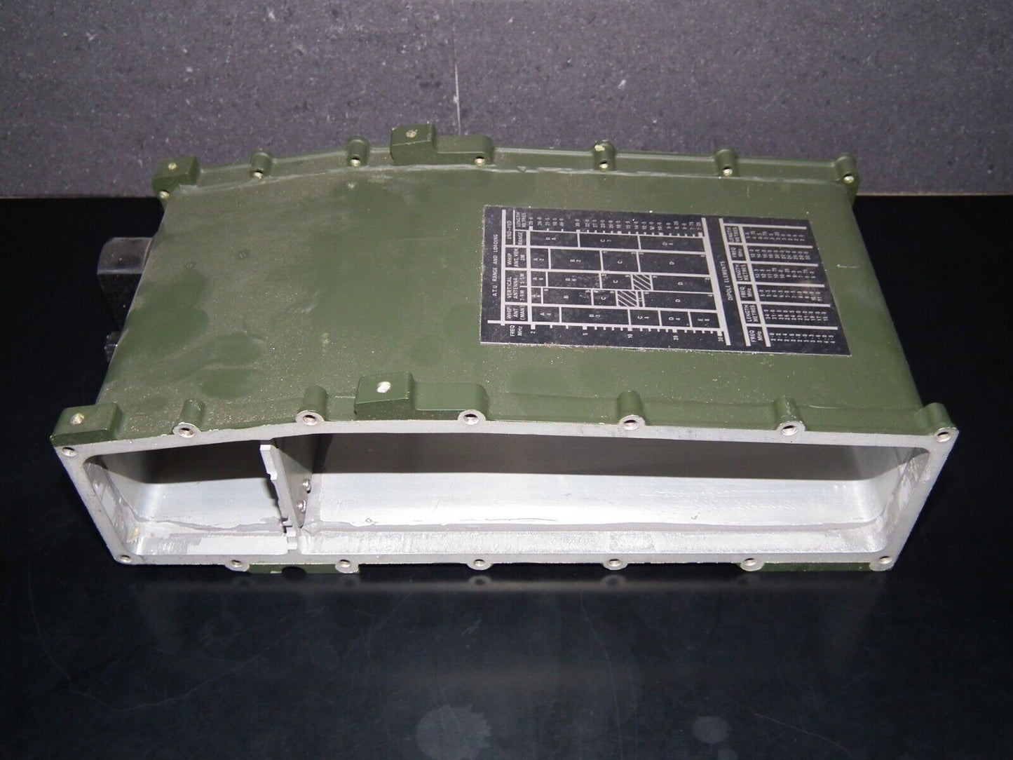 NOS CLANSMAN PRC320 PRC 320 PRC-320 MAIN BODY CASE 5820 99 622 8225 New Old Stoc