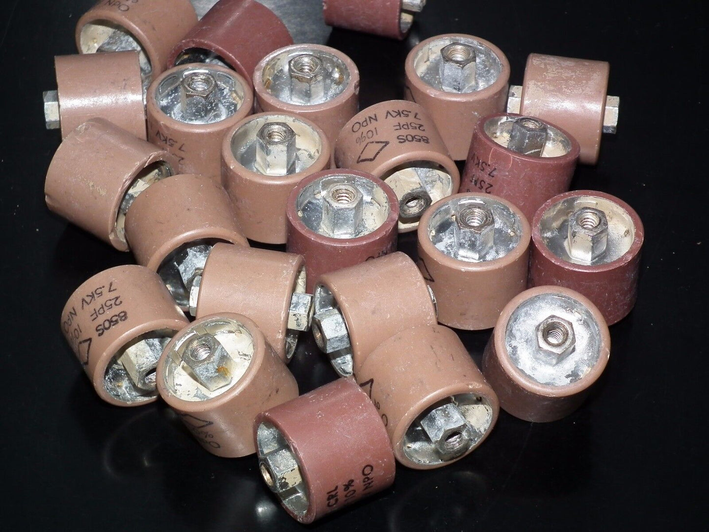 RF ceramic doorknob HV capacitor CRL850S 25pF 7500V NPO NOS 25pF 7.5KV 0.00025uF