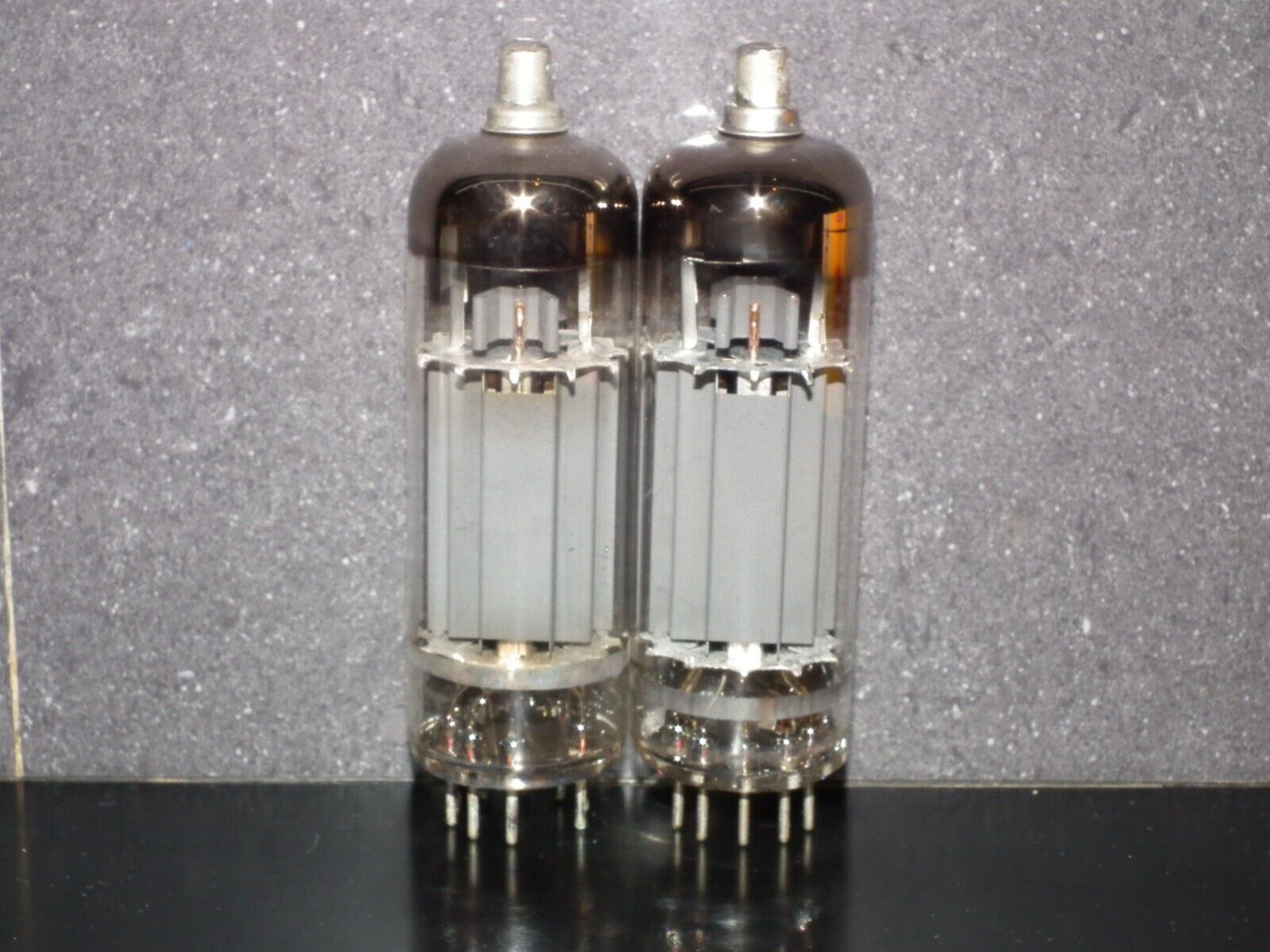 One (1 pcs) PL500 Philips Miniwatt NOS NIB RARE Early Version Heerlen Holland