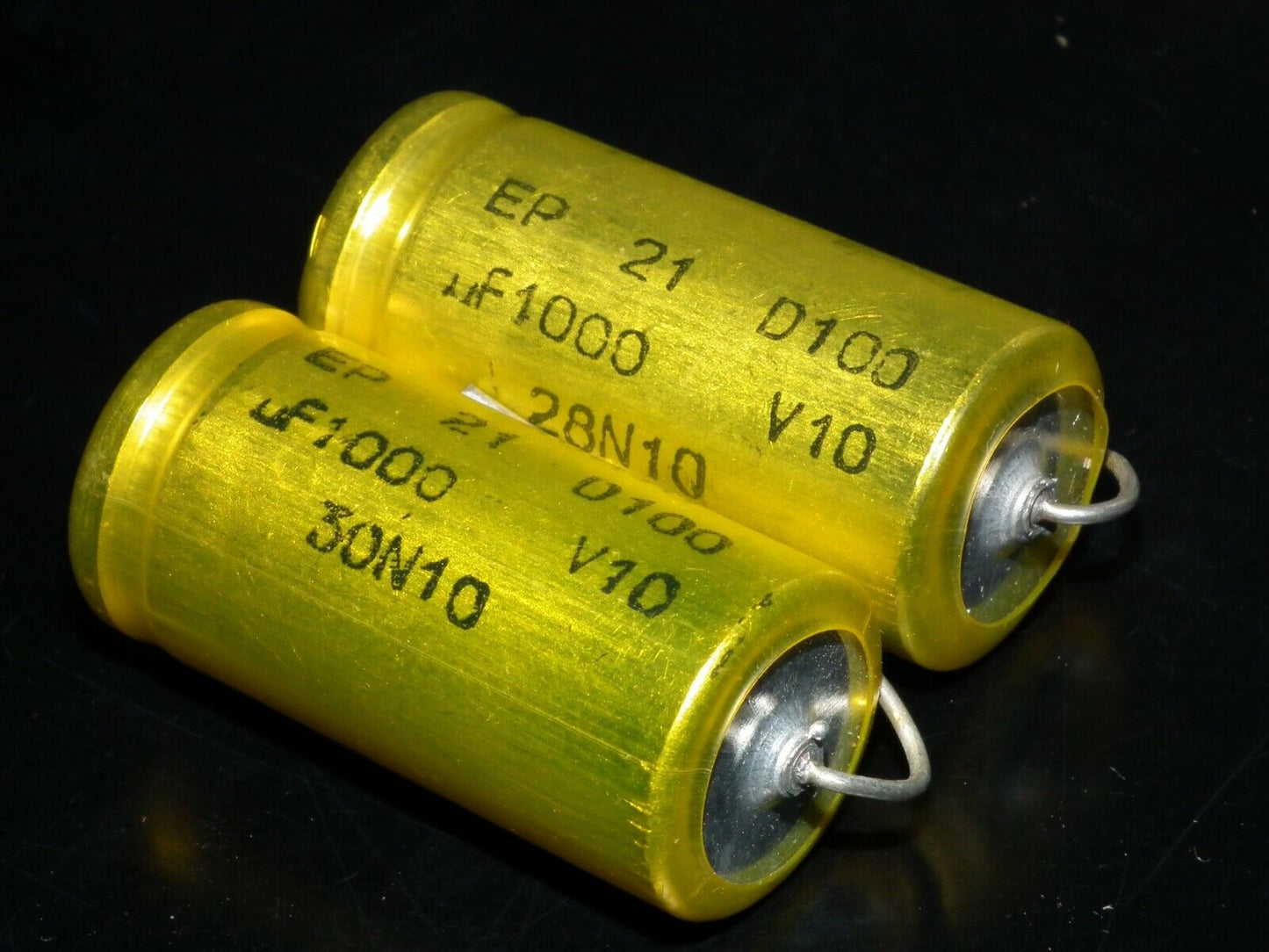 Two vintage ICAR Italy electrolytic capacitors 1000uF / 10V 60s 1000mfd