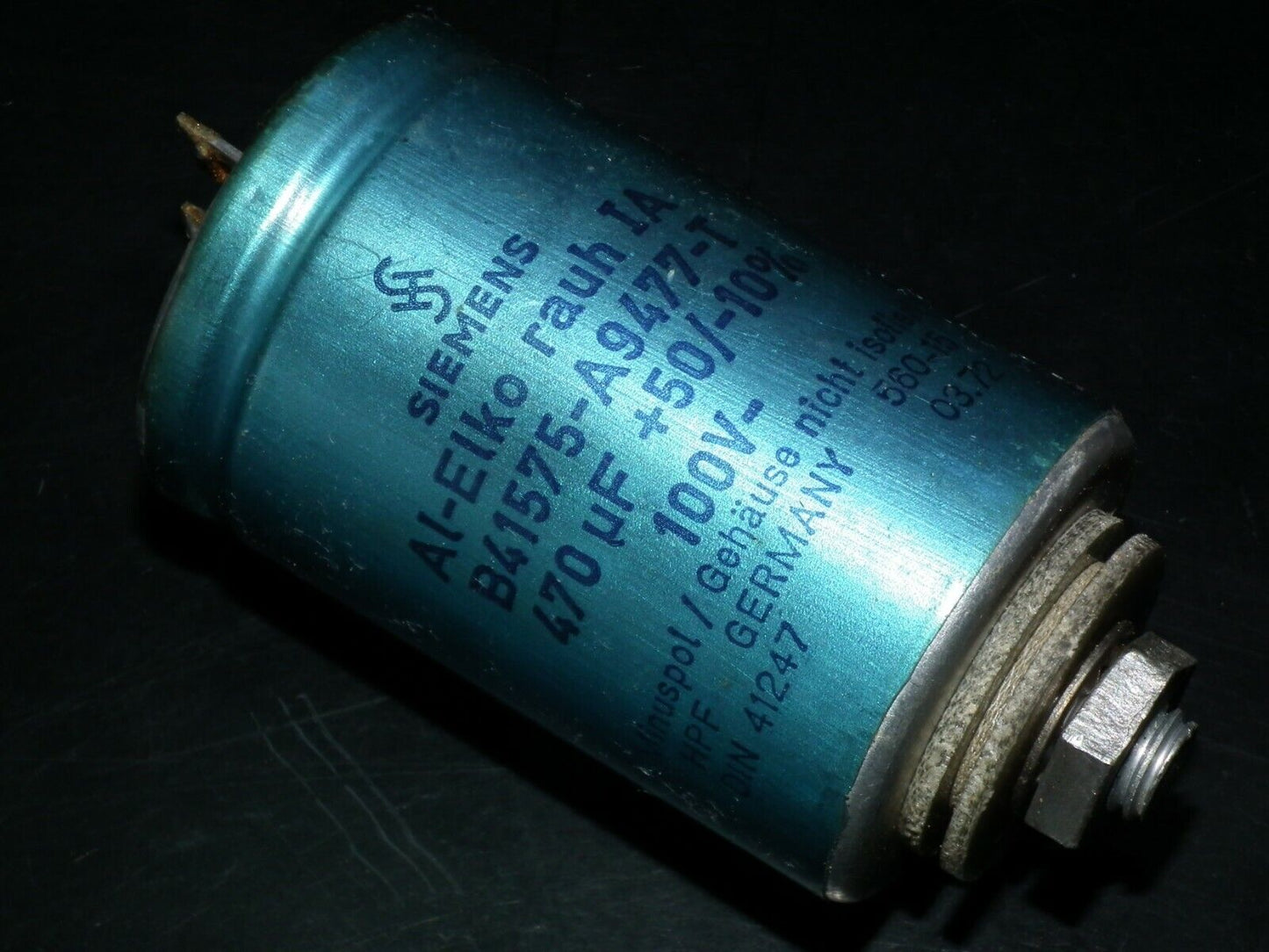 One vintage Siemens capacitor 470u 100V 470mfd Elko Rauh Made in West Germany 70