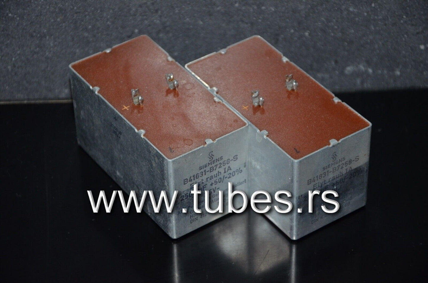 Two vintage Siemens electrolytic capacitors 2500uF / 35V Klangfilm, Germany