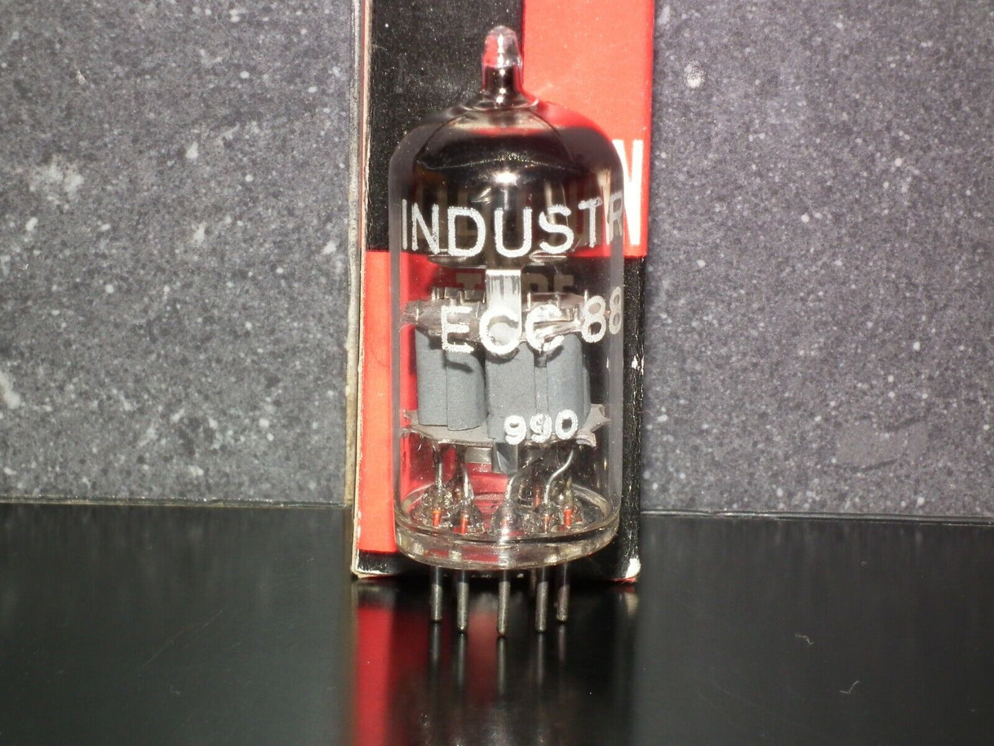 ECC88 Siemens Rebranded Industrial RARE Gray Shield DUAL STAGE GETTER NOS NIB 61