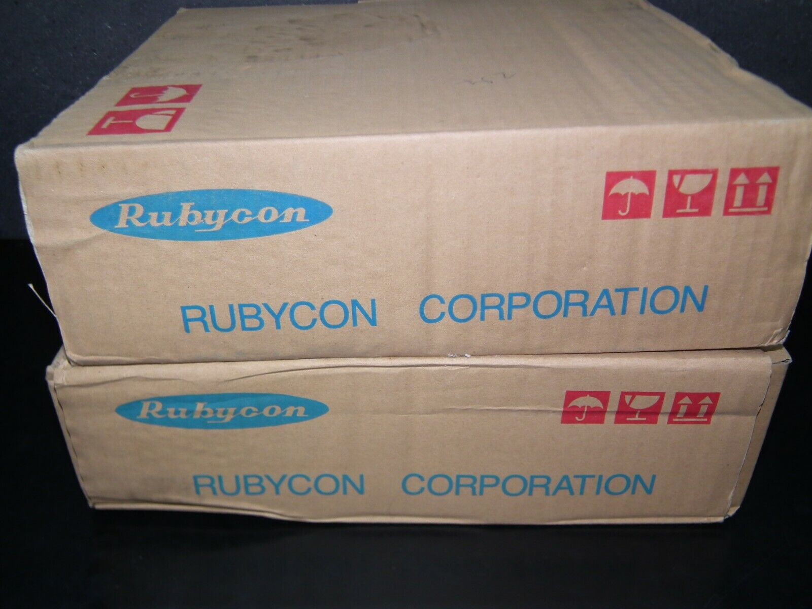 Rubycon JAPAN two electrolytic capacitors 150uF 400V 150u Rubycon JAPAN two electrolytic capacitors 150uF 400V 150u