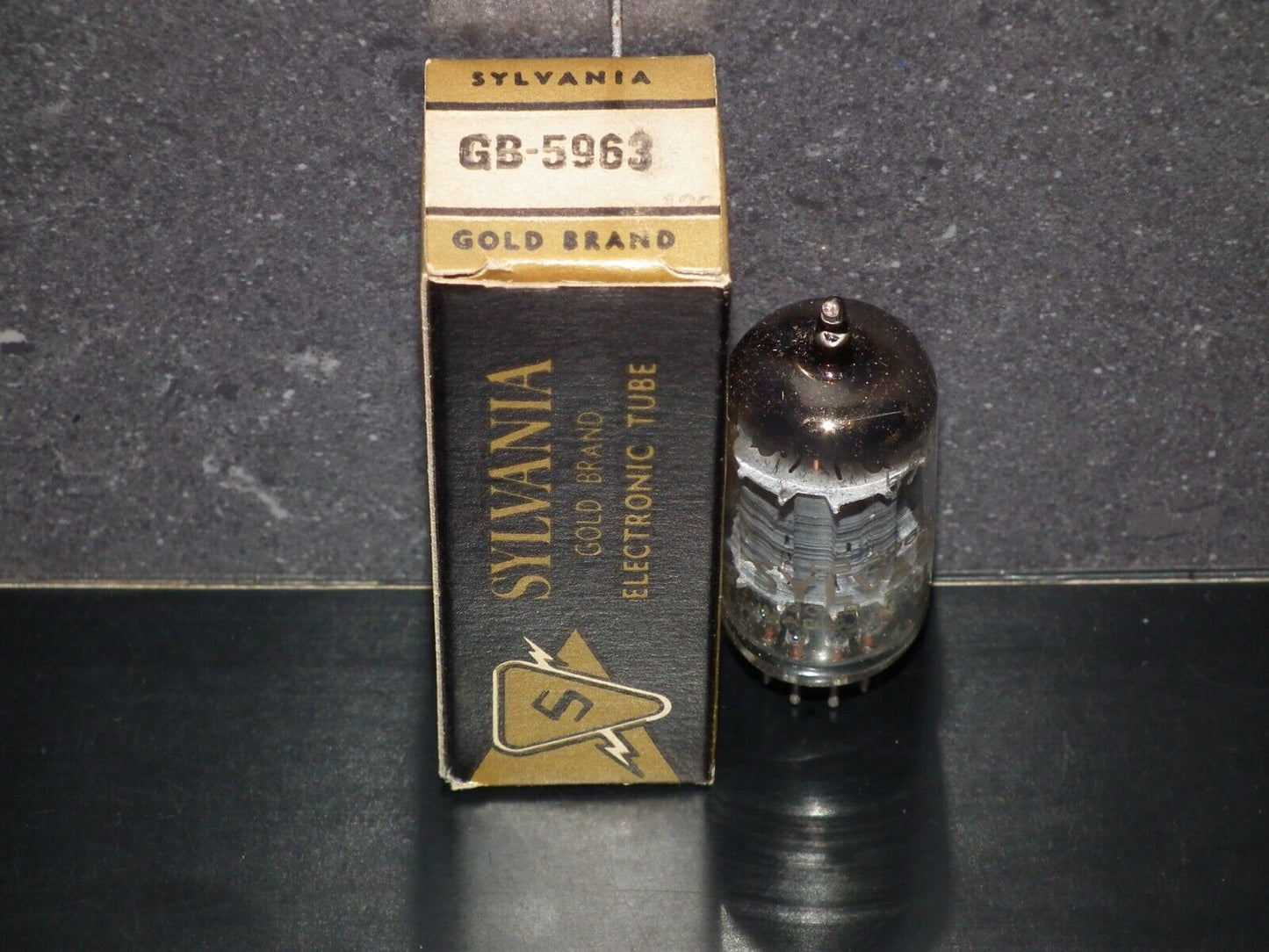 One (1 pcs) 5963 Sylvania Gold 12AU7 ECC82 NOS NIB Long Box Plates Square Getter