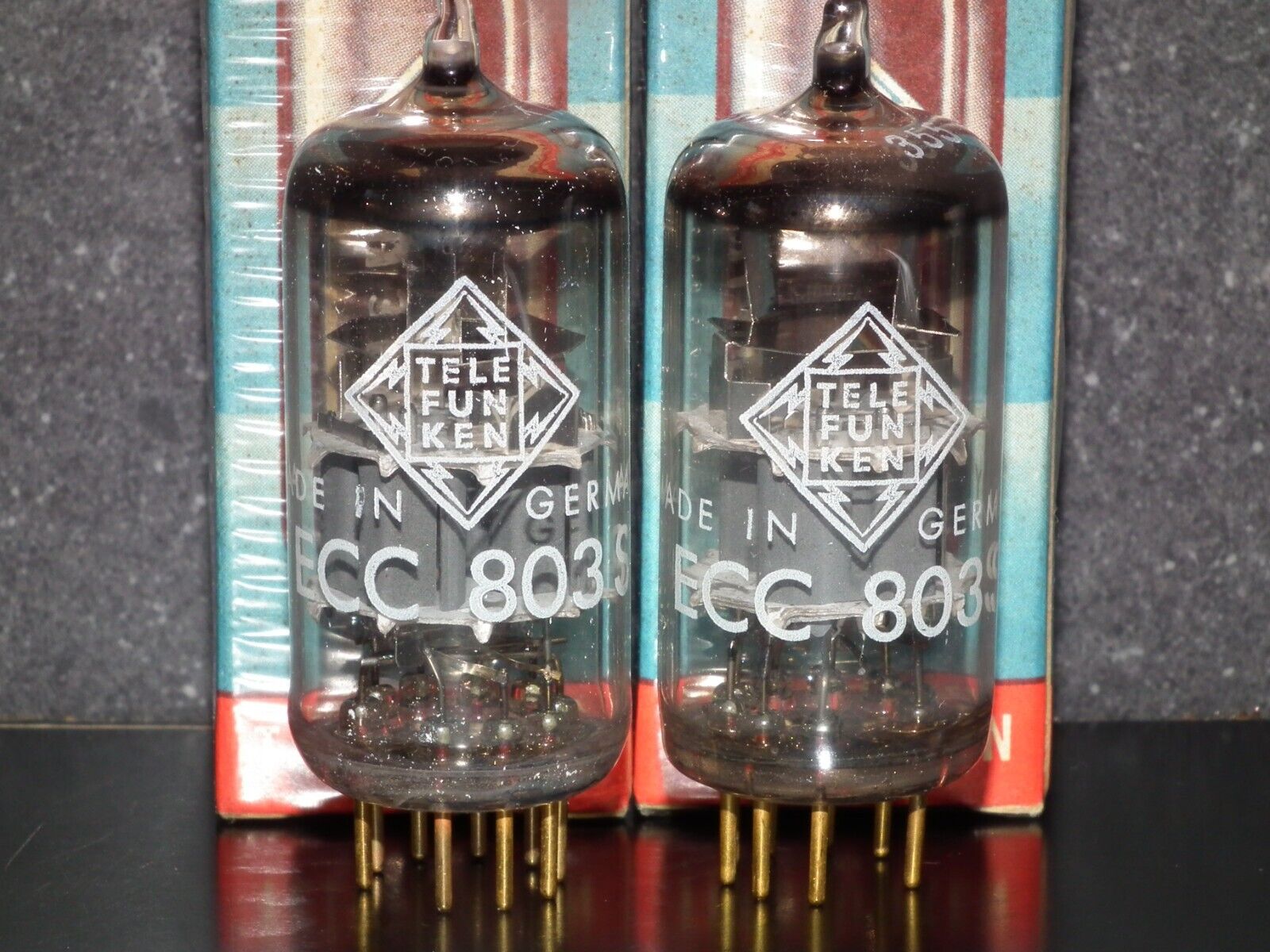 2 Strong NOS LA RADIOTECHNIQUE 1T4 Tubes - Made in France 2 Strong NOS LA RADIOTECHNIQUE 1T4 Tubes - Made in France