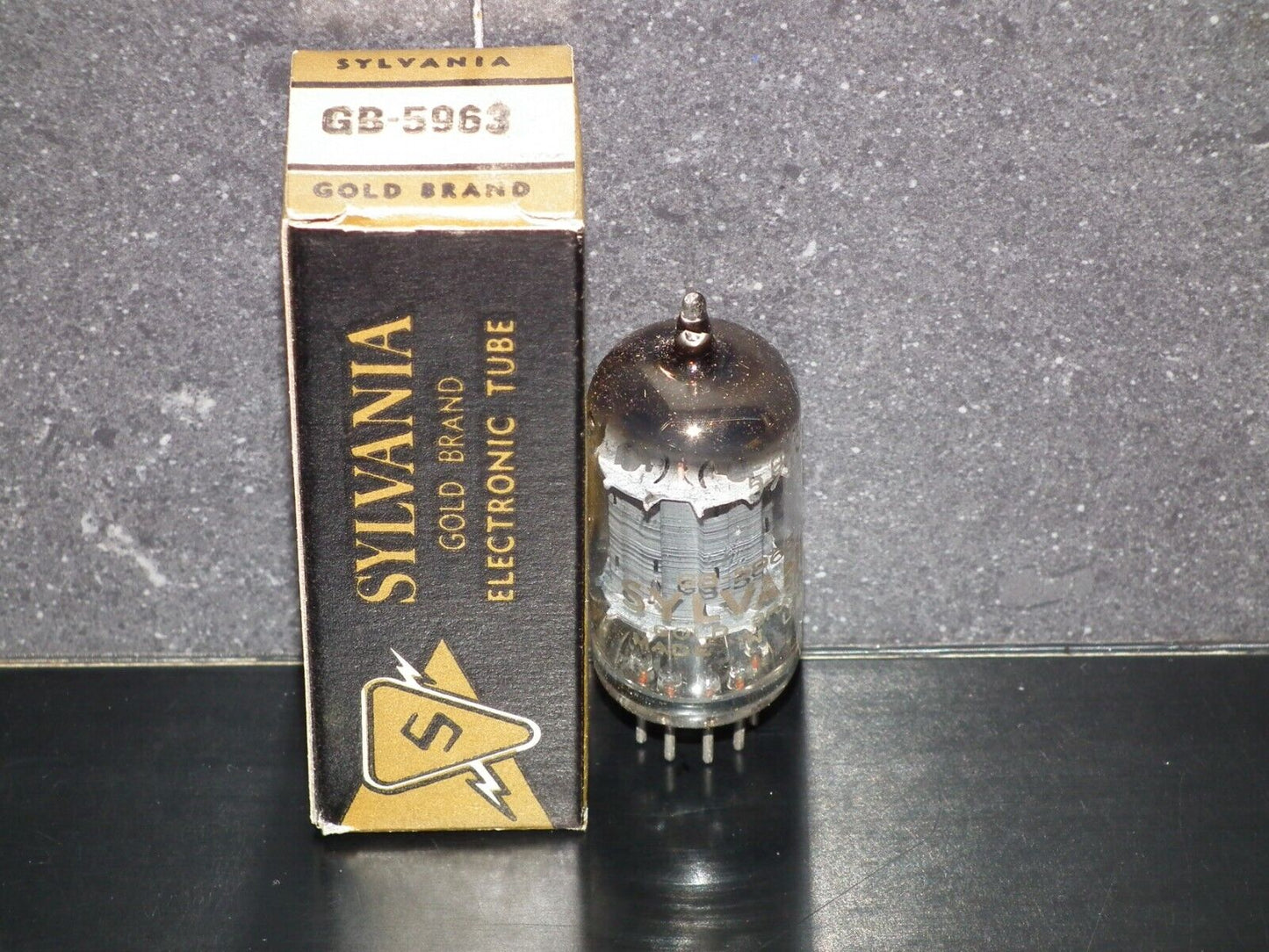 One (1 pcs) 5963 Sylvania Gold 12AU7 ECC82 NOS NIB Long Box Plates Square Getter