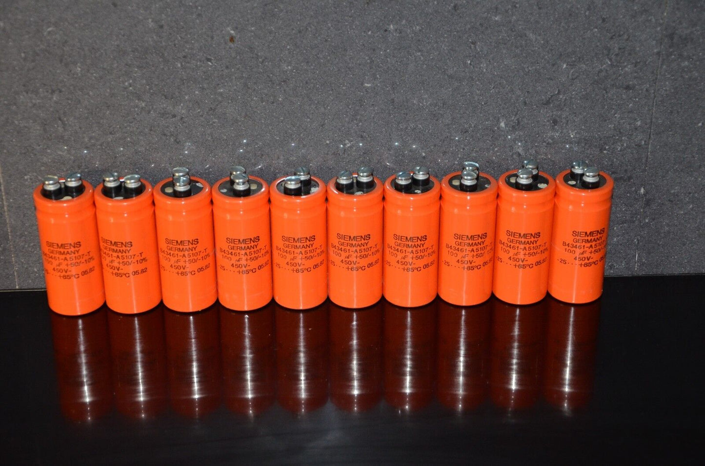 One vintage NOS electrolytic capacitor 100uF 450V Siemens Orange Can W. Germany