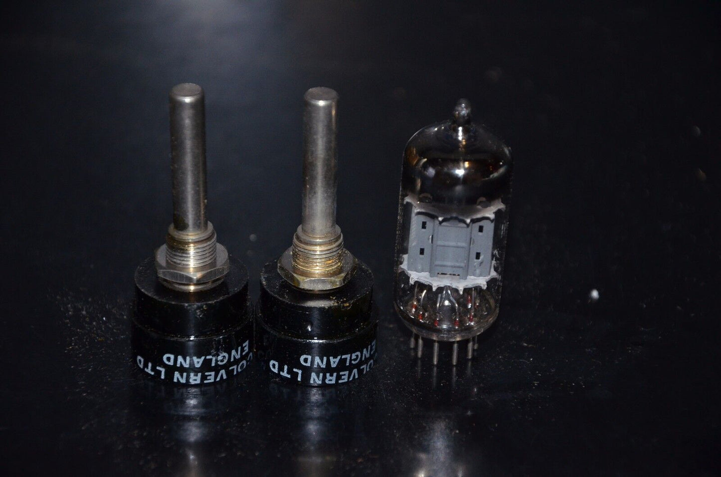 Two (2) NOS Colvern vintage wire wound potentiometers 200 Ohm 1W CLR.1106/22