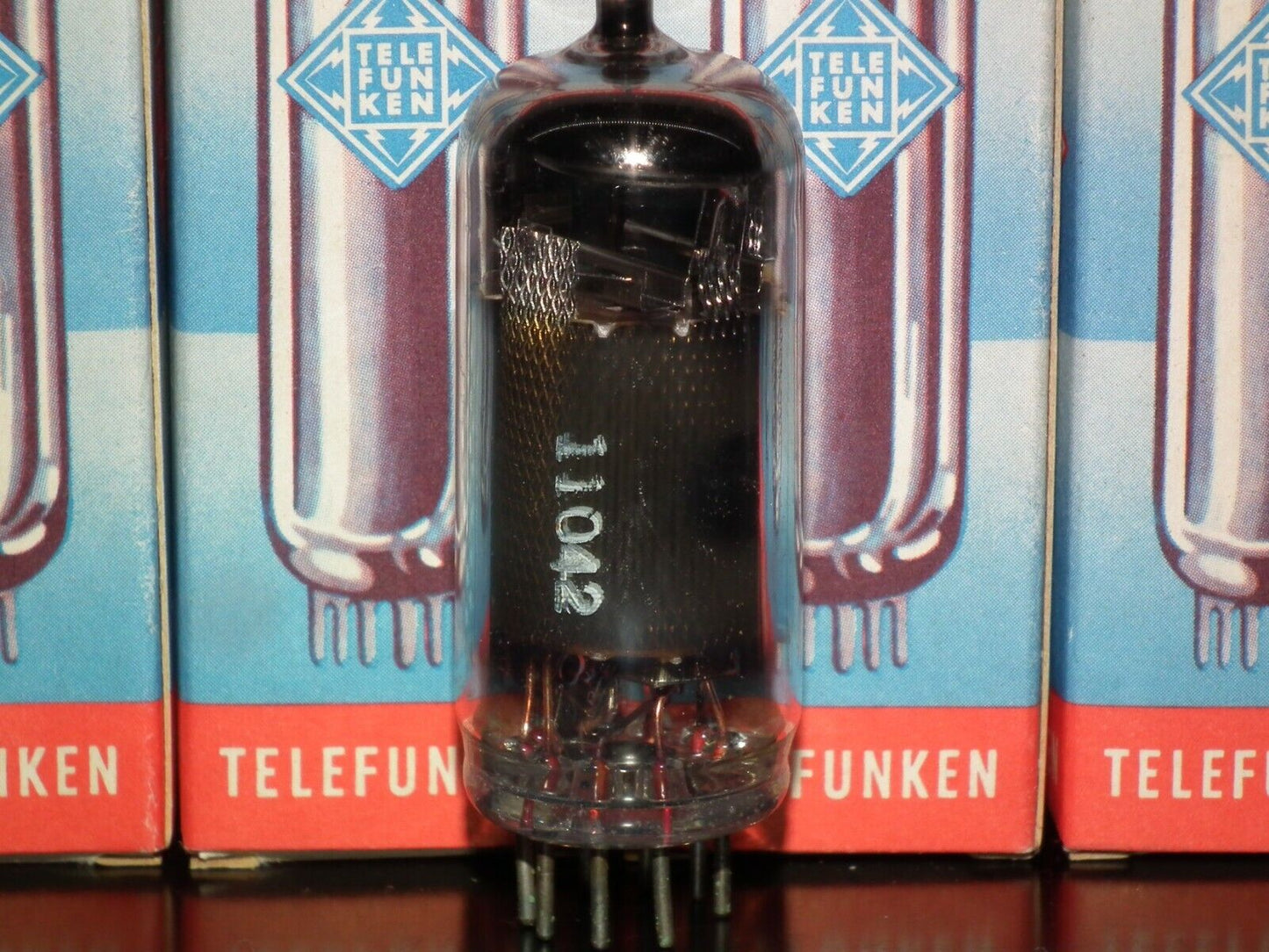 EF89 Telefunken 6DA6 Radio Receiver Tube NOS NIB Old Europe tube radio from 60s