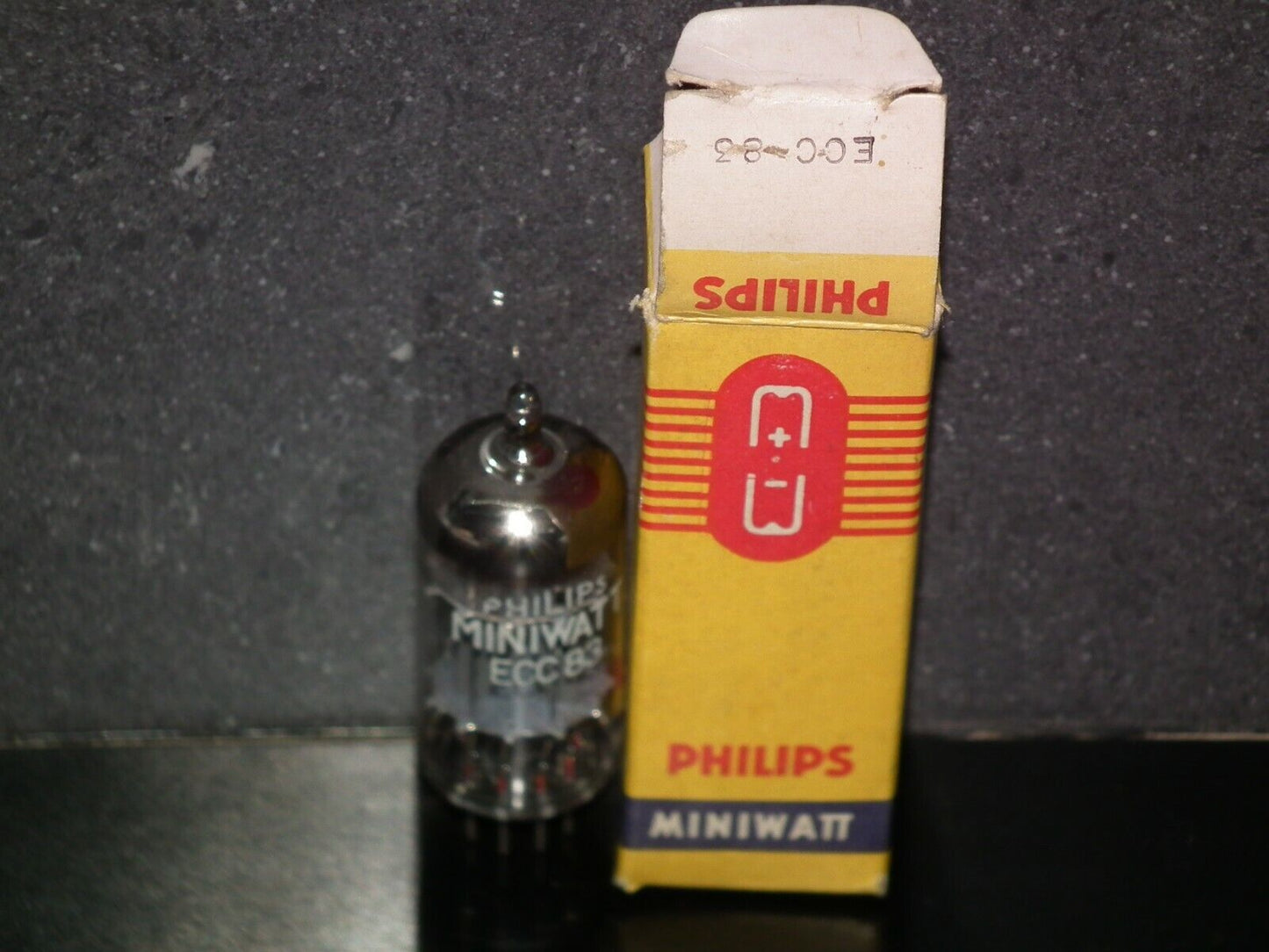 ECC83 12AX7 Siemens rebranded Philips NOS NIB, tested strong and balanced 1966